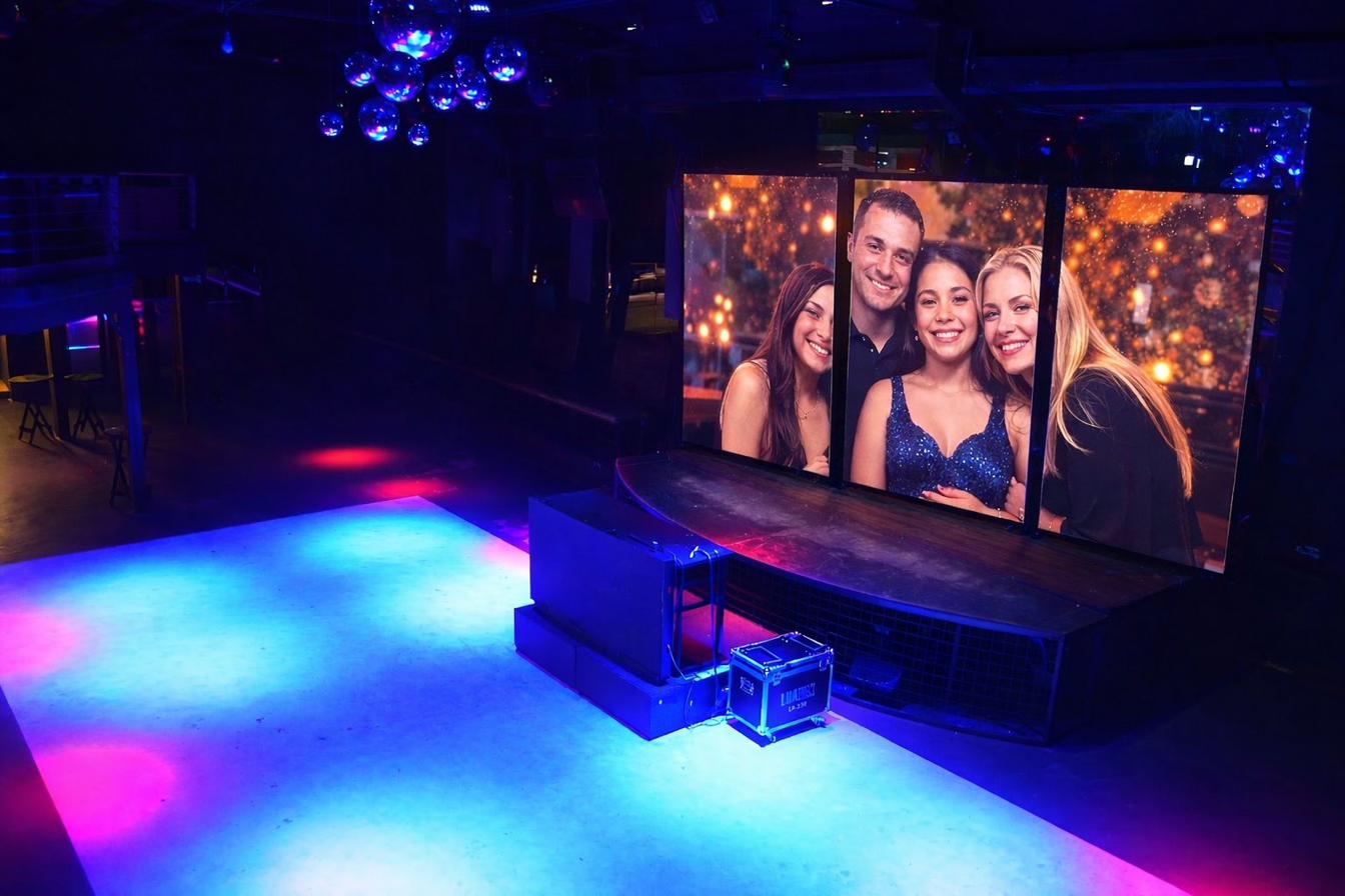 Painel LED com foto da aniversariante e pista iluminada Love Haus