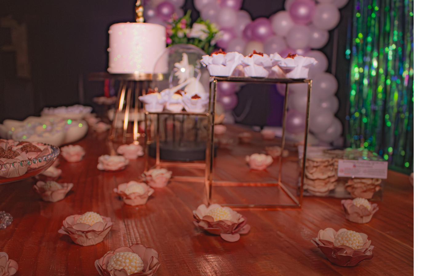 Mesa de bolo aniversário Love Haus